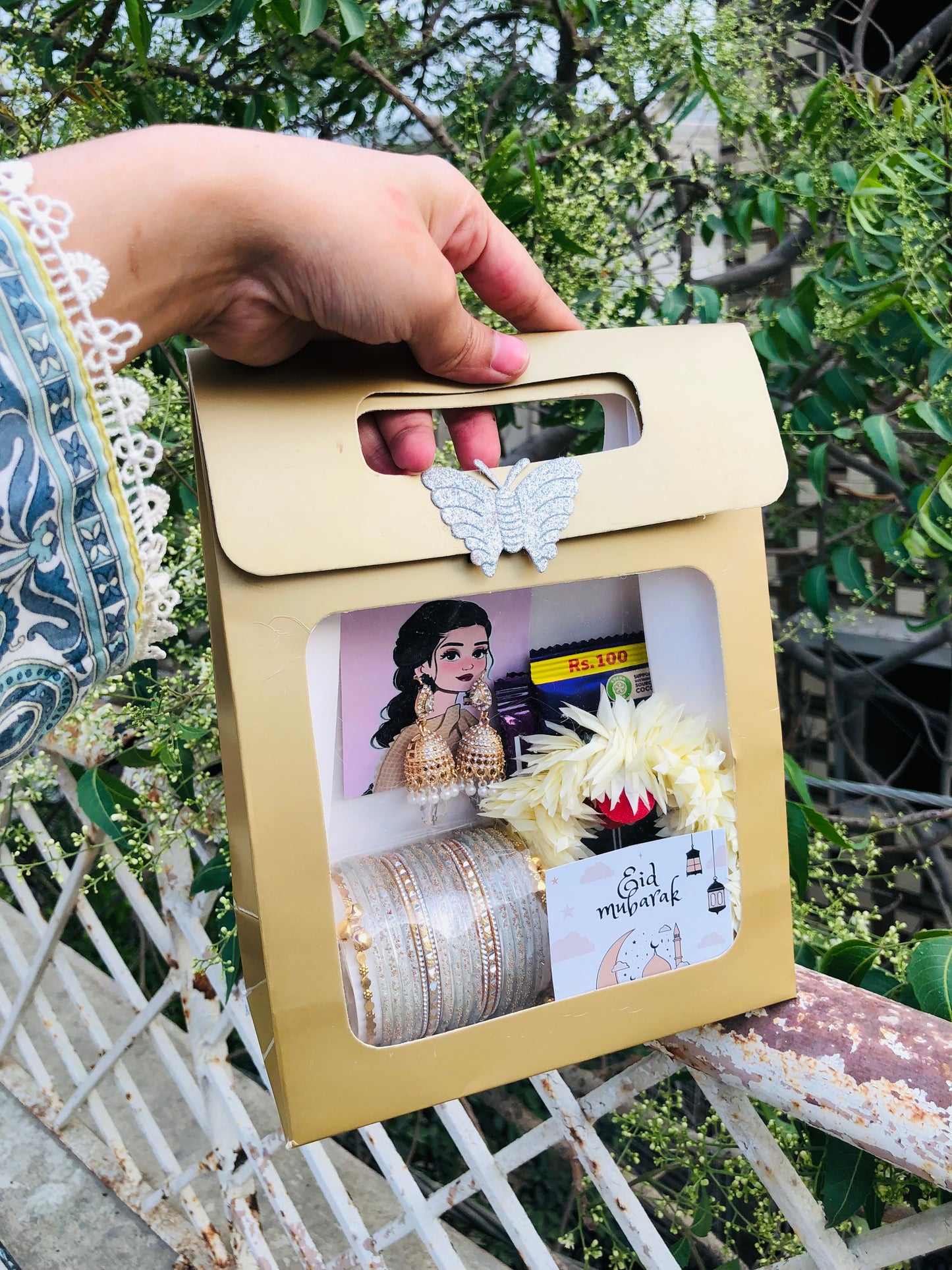 Her Eidi Bag