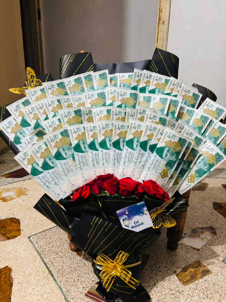 30,000 Cash Bouquet